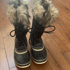 Sorel Black and Tan Fur Winter Boots